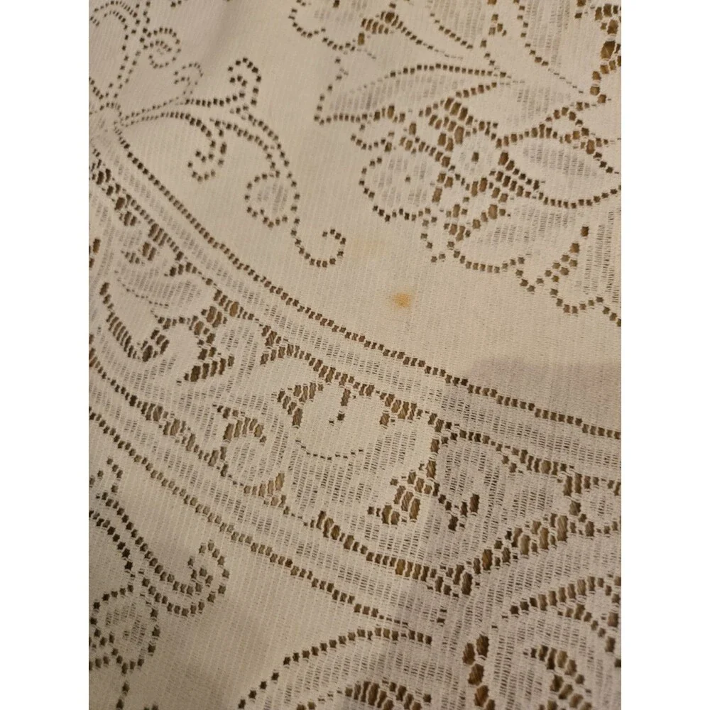 Vintage Lace Tablecloth 80 X 69 White Floral Medallion Rectangle Quaker